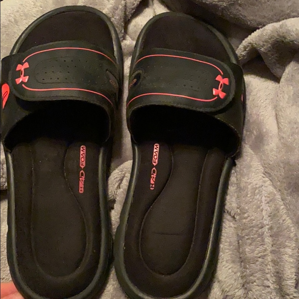 Under armpit slip on sandals